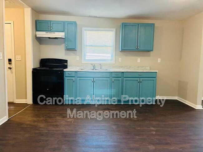 Building Photo - 317 N Dilling St