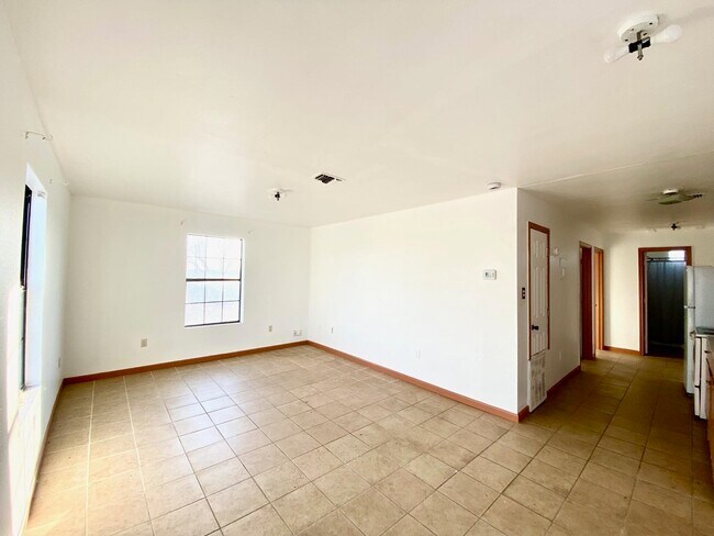 Building Photo - 110 Holly Ave