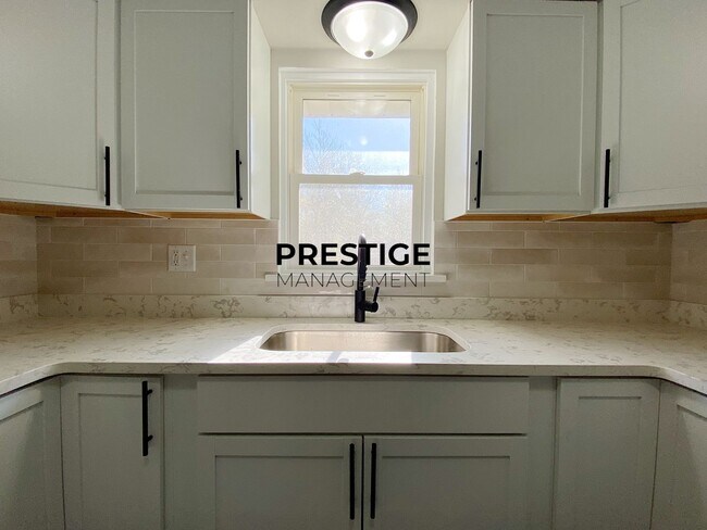 Building Photo - Large 3 Bedroom Home In Gary