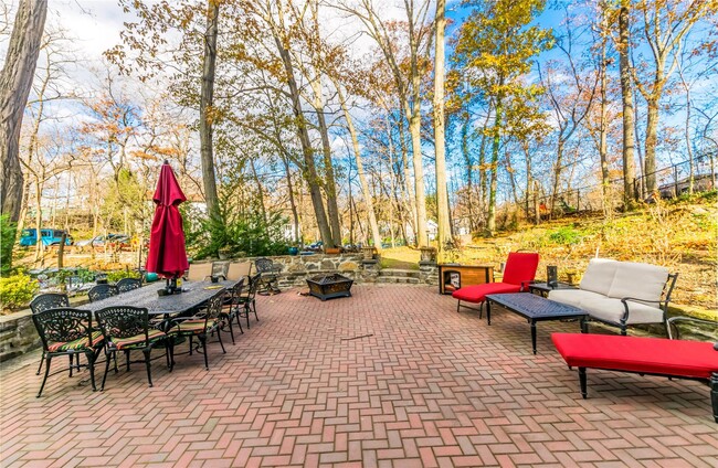 Primary Photo - 3902 Manhattan College Pkwy, #1B