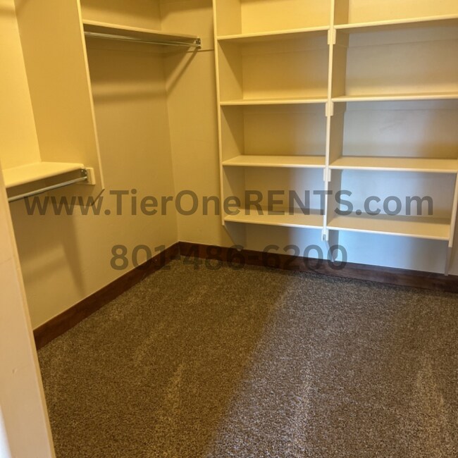 Building Photo - NO DEPOSIT Option Available for This Prope...