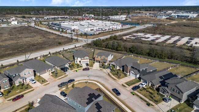 Building Photo - 38746 Yellowstone Dr