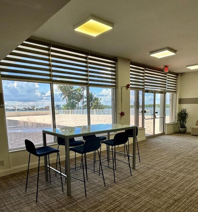 Building Photo - 10350 W Bay Harbor Dr