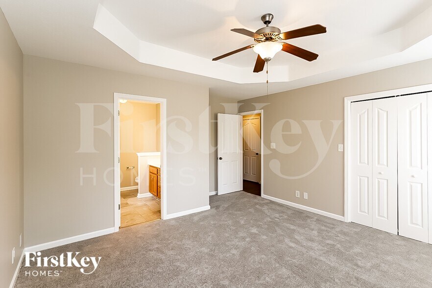 Building Photo - 3668 Aurora Dr