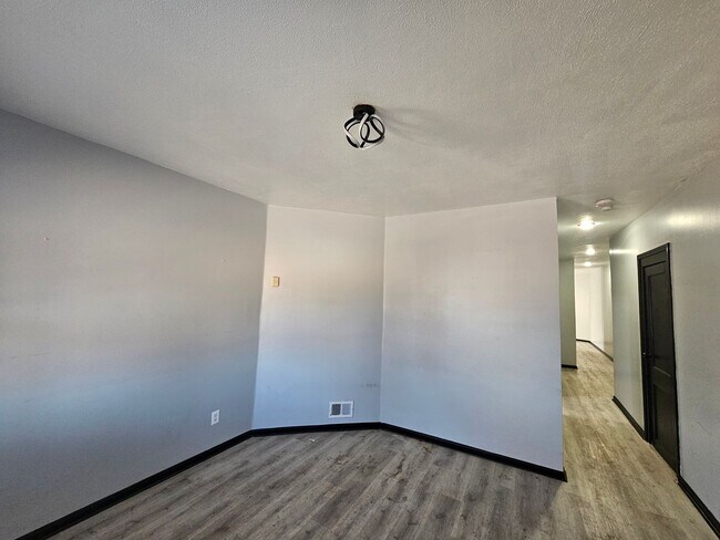 Building Photo - 6100 Hough Ave