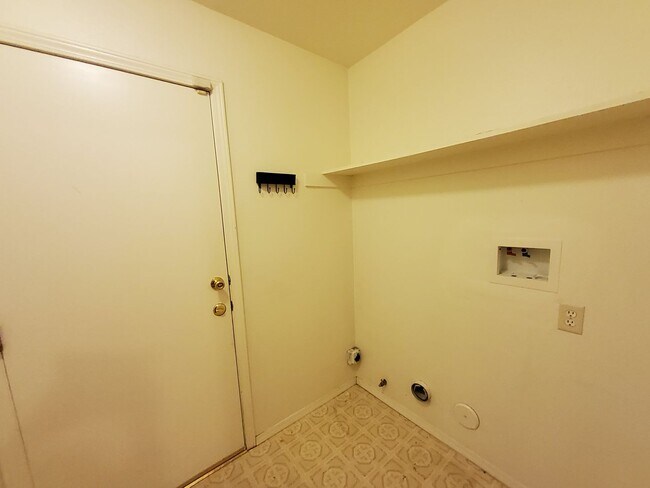 Building Photo - 5615 Sugar Pine Dr