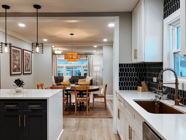 Building Photo - 3923 Victory Blvd