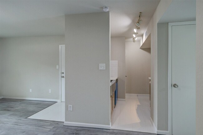 Building Photo - 3300 Pebblebrook Dr