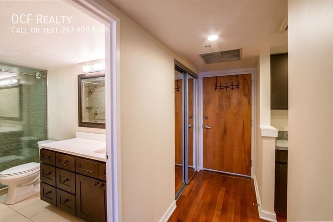 Building Photo - 301 Race St