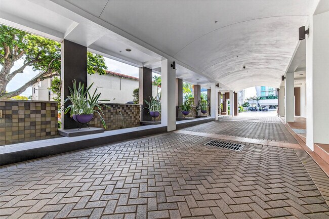 Building Photo - 455 E Palmetto Park Rd