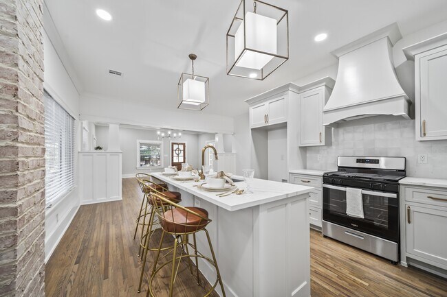 Building Photo - 546 N Santa Fe Ave