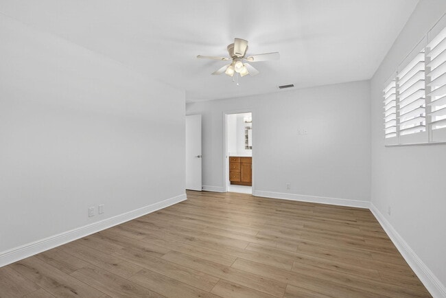 Building Photo - 259 Old Meadow Way