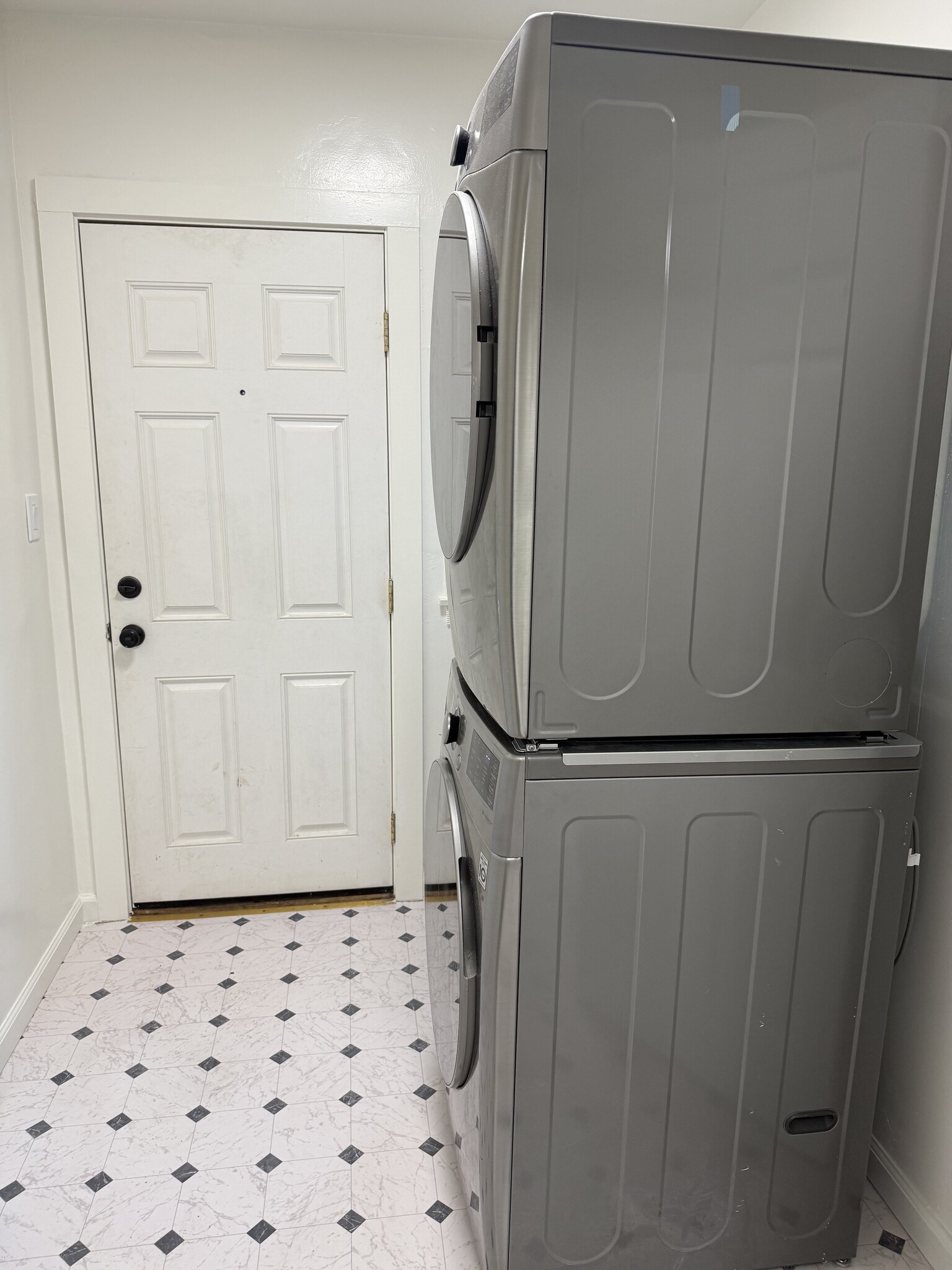 Building Photo - 3143 Freeport Blvd