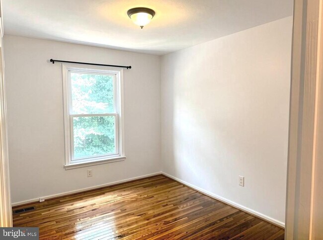Building Photo - 6223 Rathlin Dr