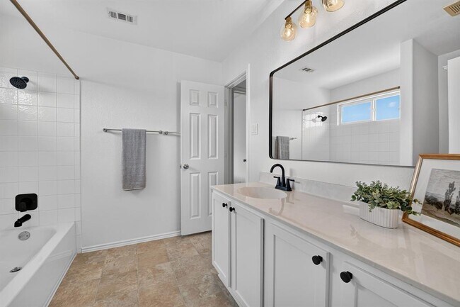 Building Photo - 1703 Comfort Ln