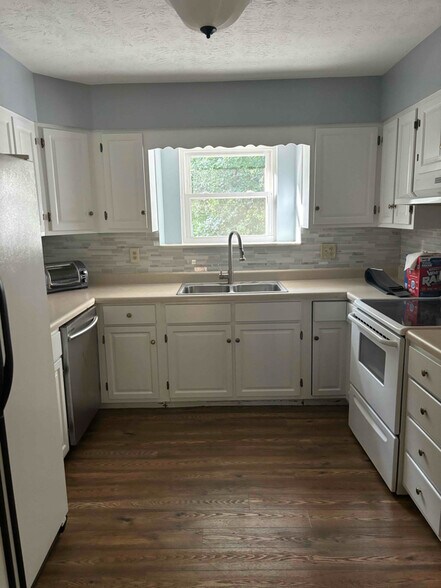 Building Photo - 2725 Shropshire Blvd