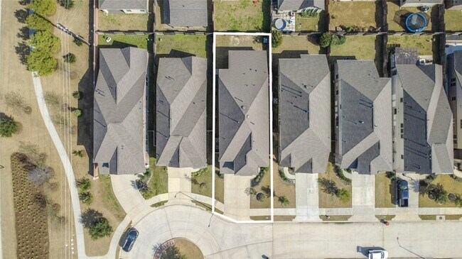 Building Photo - 7030 House Wren Ct