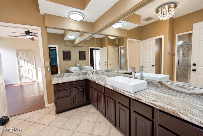 Building Photo - 6520 Grand Ridge Dr