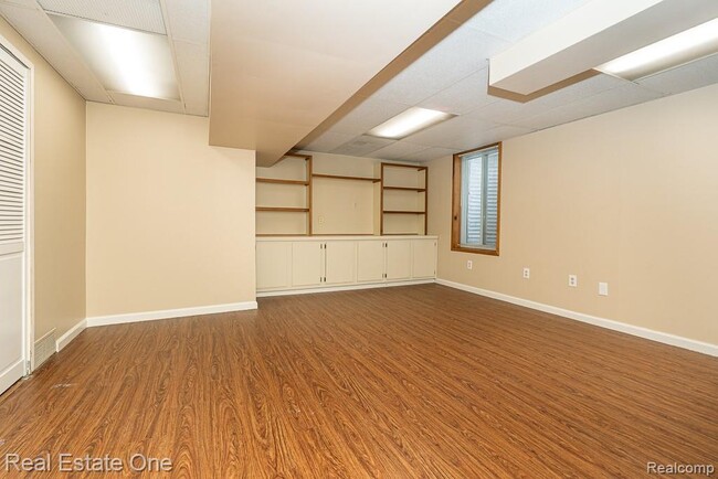 Building Photo - 5075 Buckingham Pl Dr