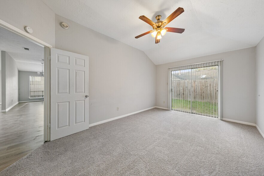 Building Photo - 10530 Rippling Fields Dr