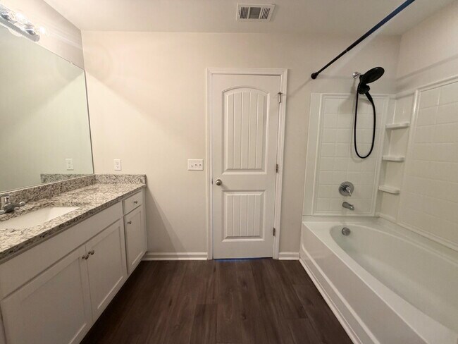 Building Photo - Four Bedroom Home in Heritage New Riverside!