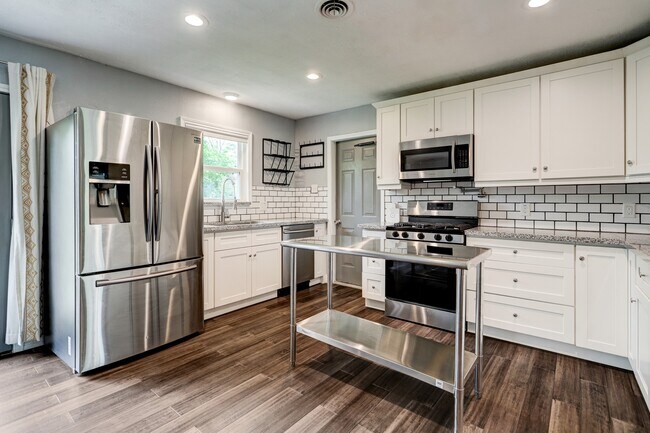 Building Photo - 7011 Neff St