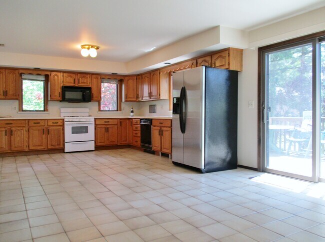 Building Photo - 362 Wilson Ave