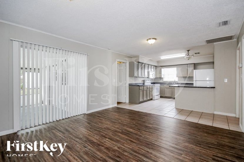 Building Photo - 1334 Grace St N