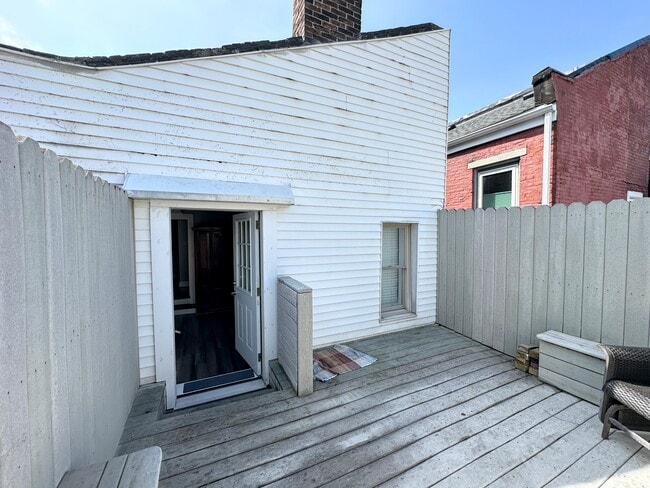 Building Photo - 2221 Jane St