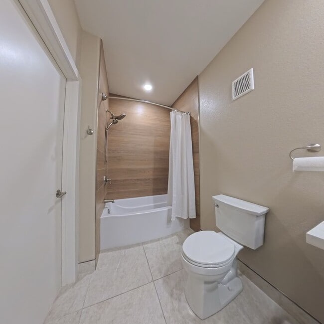 Building Photo - 8725 W Flamingo Rd