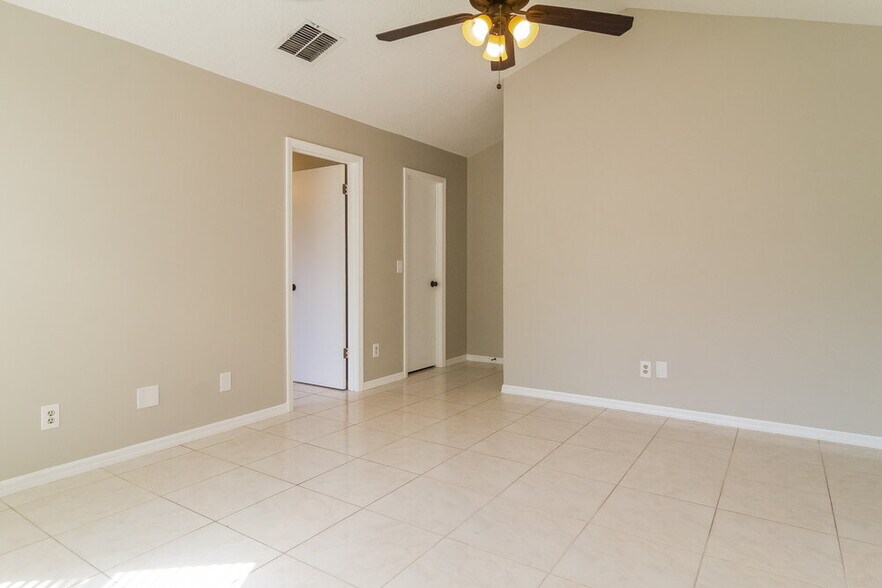 Building Photo - 2272 Grand Tree Ct