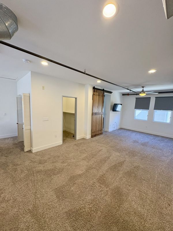Building Photo - 920 E Santa Ana Blvd