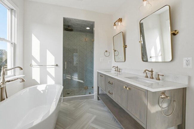 Building Photo - 1618 N Danville St