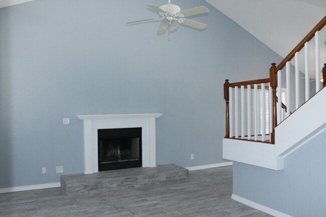 Building Photo - 1077 Woodlore Cir