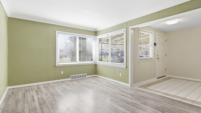 Building Photo - 2116 Michigan Blvd