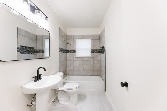 Building Photo - 2712 37th St