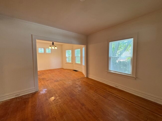 Building Photo - 519 S Hale St