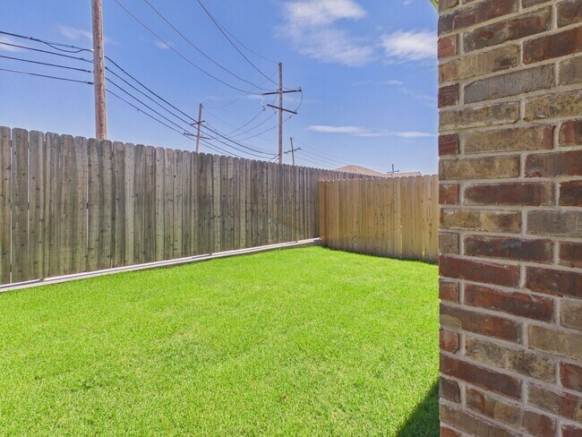 Building Photo - Great 2 Bedroom in West Plains District