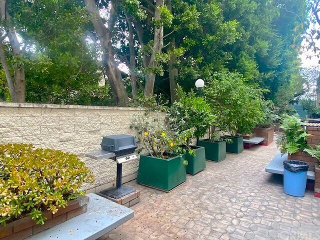 BBQ Area Deck Level - 10535 Wilshire Blvd