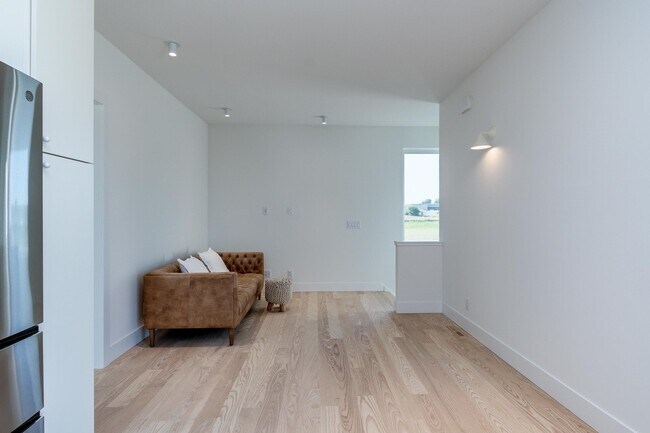 Building Photo - 4043 Serenbe St