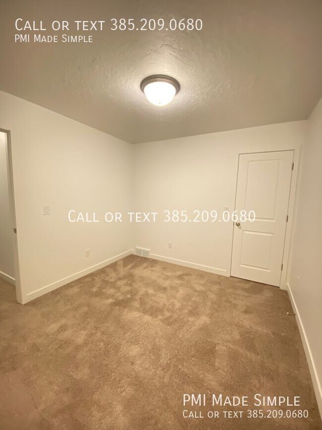 Building Photo - Clear and Bright, Newer Townhome in Rivert...