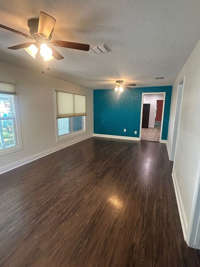 Building Photo - Beautiful 3 Bedroom 2 Bathroom in Sanford FL!