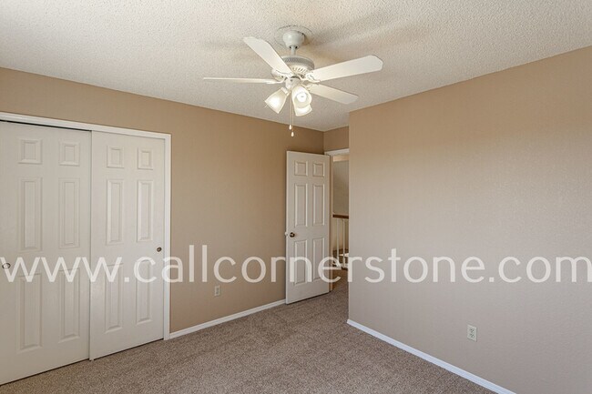 Building Photo - 940 Royal Crown Ln