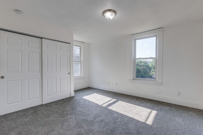 Building Photo - Available MAY 2026 - Beautiful 2 bedroom home in Mt Washington!