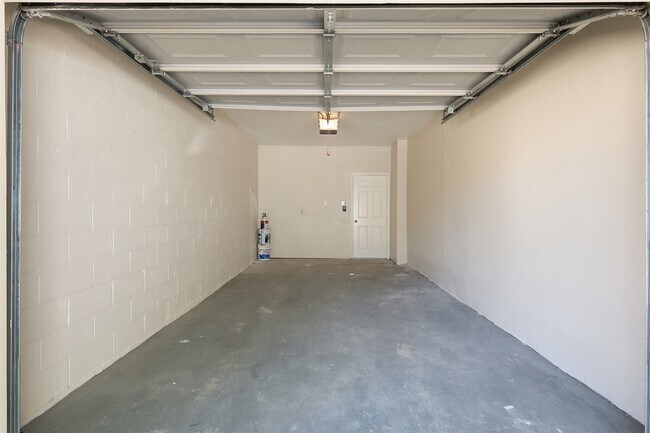 Building Photo - 5515 Strack Rd