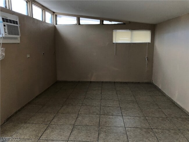 Building Photo - 5813 Evergreen Ave