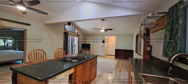 Building Photo - Sunlit Sanctuary in the Redwoods