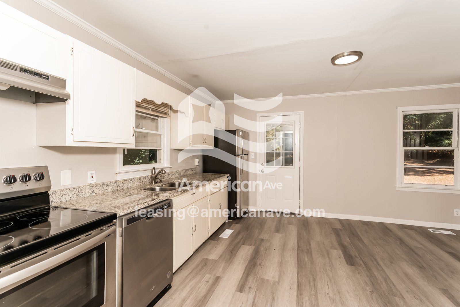 Building Photo - 3054 Somerset Dr