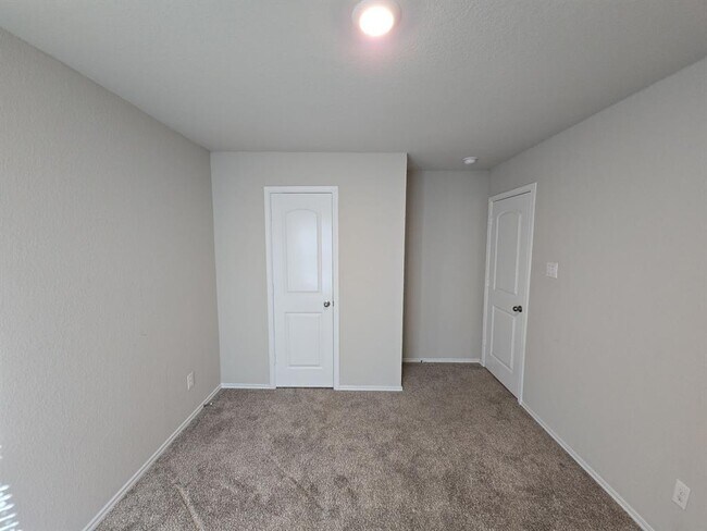 Building Photo - 16790 Lonely Pines Dr