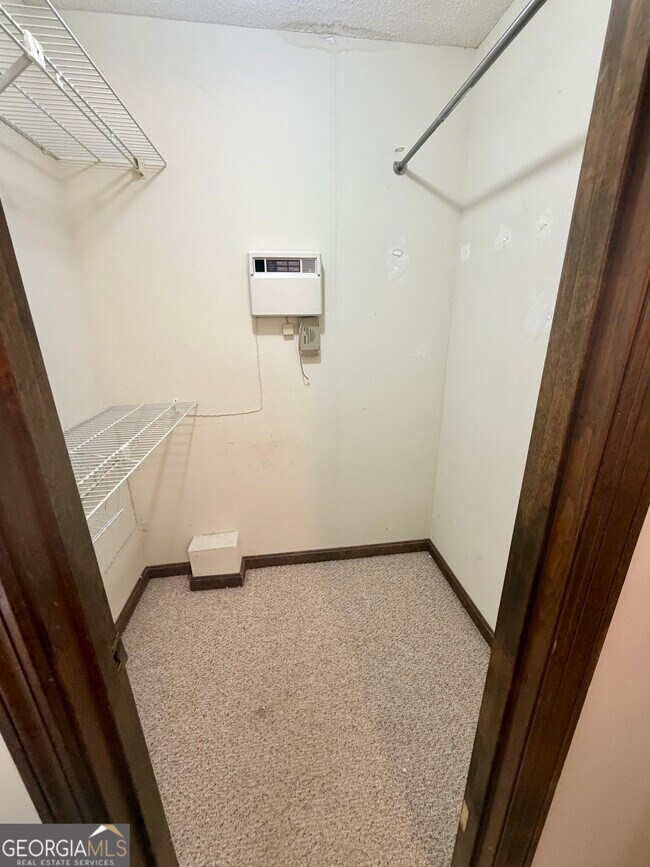 Building Photo - 131 Foxwood Cir